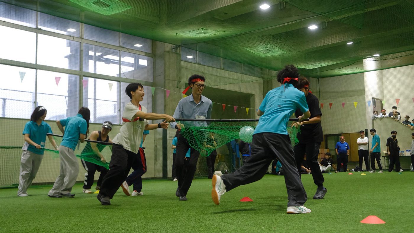 Hama-tairyo (carrying the giant ball)